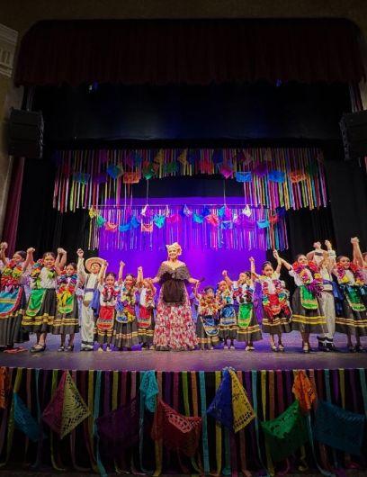 Mostrar detalles de Gran Noche de Gala, 50 Aniversario Ballet Folklórico de San Miguel de Allende Imagen de Gran Noche de Gala, 50 Aniversario Ballet Folklórico de San Miguel de Allende