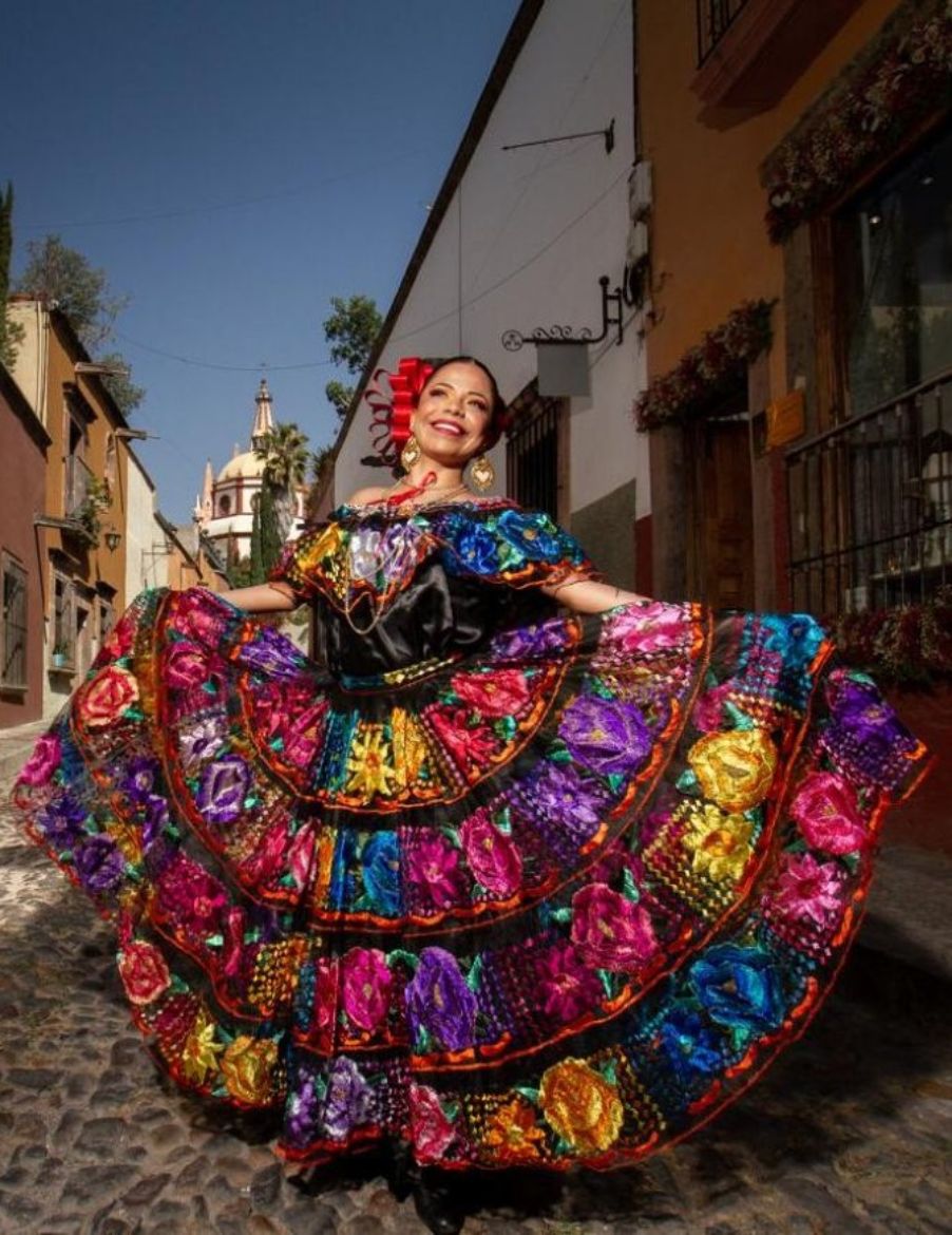 Imagen de Clases de Danza folklórica para adolescentes y adultos