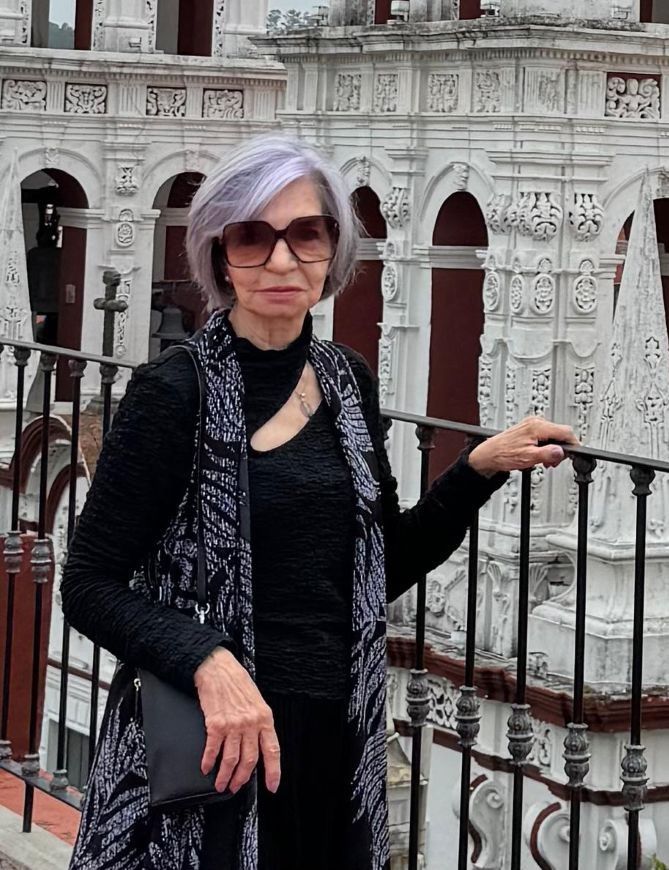 Imagen de "PINTATE CON CALMA Escapa del estrés a través de la Pintura Holistica por Tere Derbez"